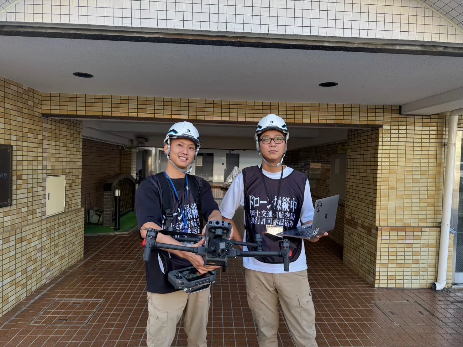 D-SPINのドローン点検スタッフ